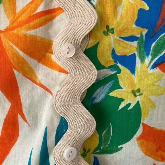 Lilly’s Kloset NWT Floral Hawaiian Print Blouse Top with Contrast Trim - Picture 10 of 11